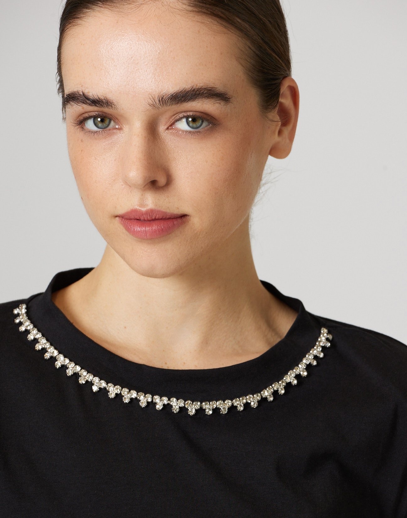 Blouse with rhinestone