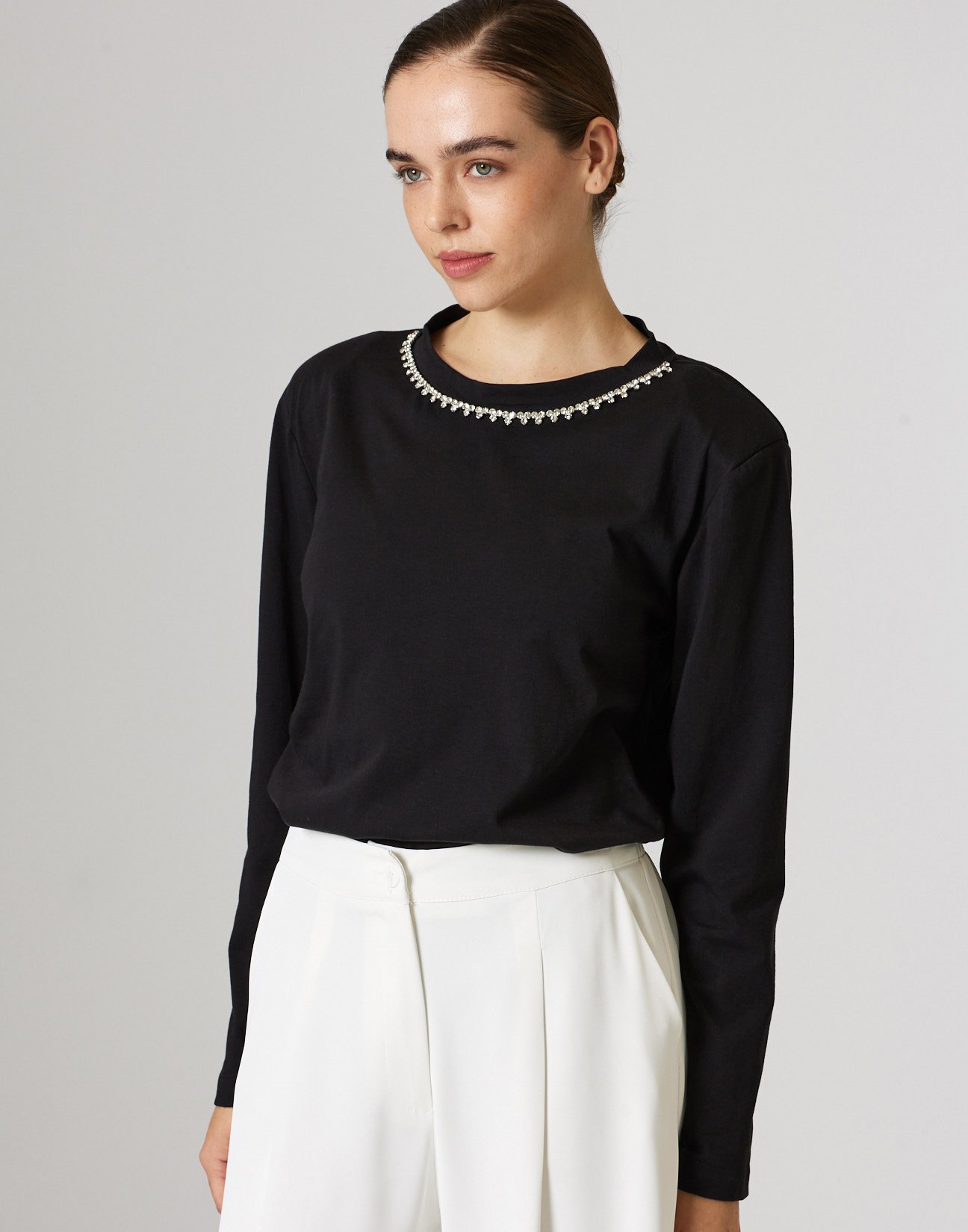 Blouse with rhinestone