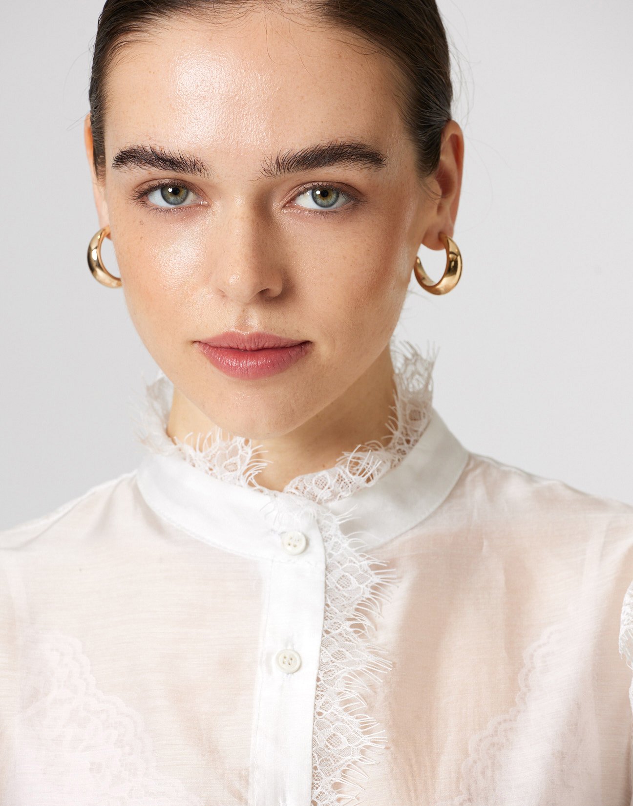 Shirt with lace