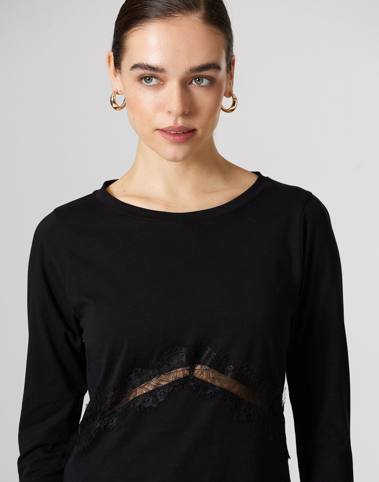 Blouse with lace