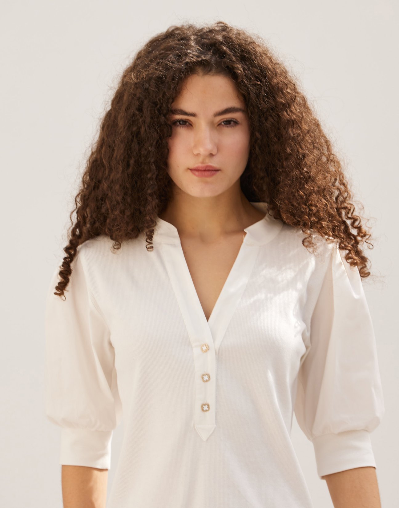 Blouse with puffed sleeves