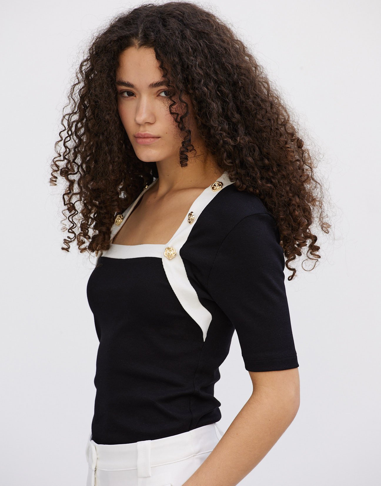 Ribbed top with buttons