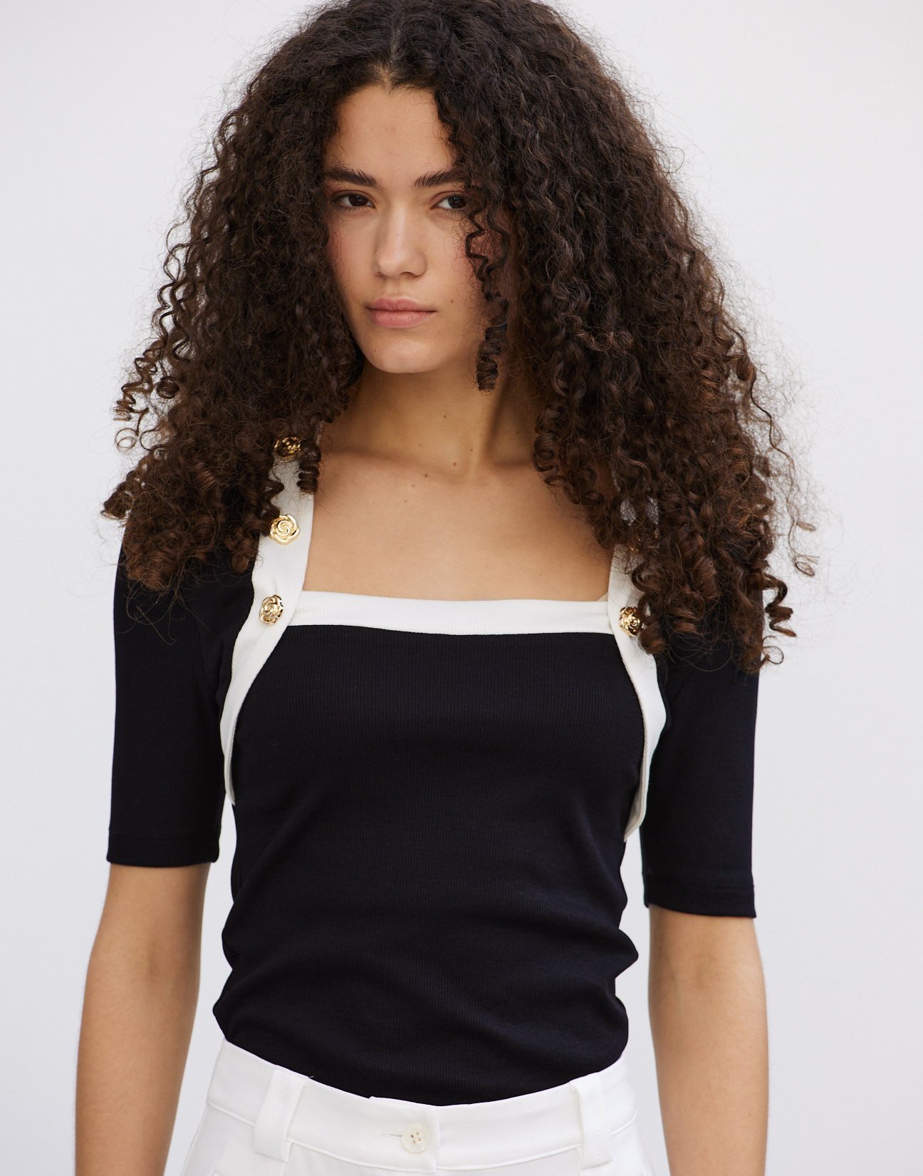 Ribbed top with buttons