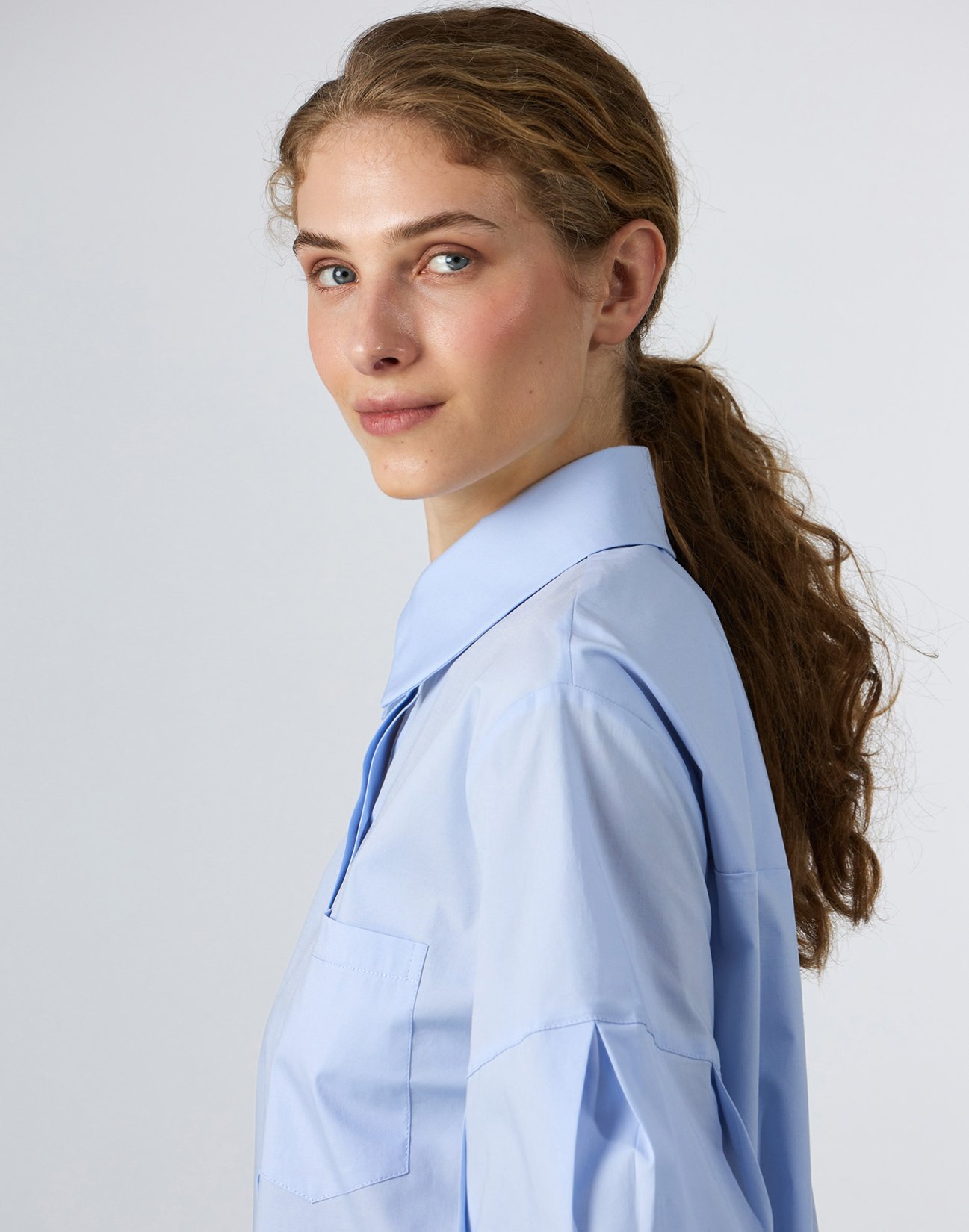 Poplin shirt with pleats