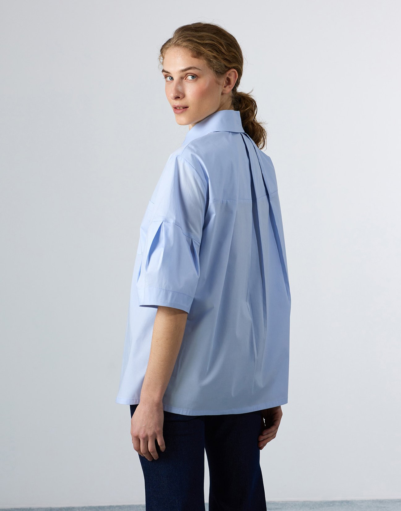 Poplin shirt with pleats