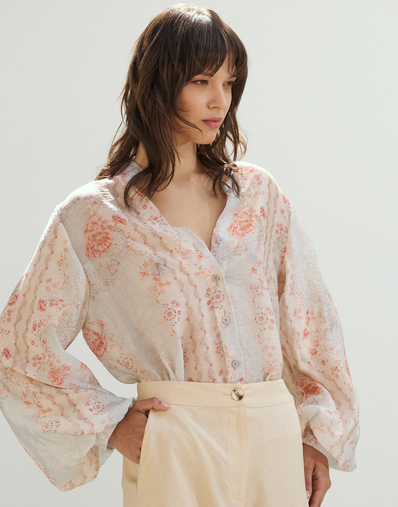 Shirt with puff sleeves
