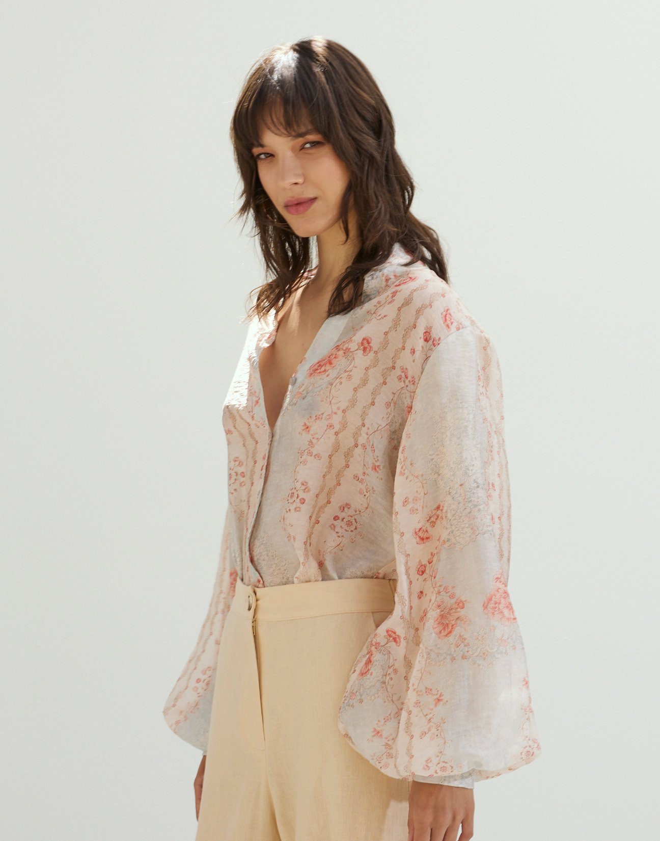 Shirt with puff sleeves