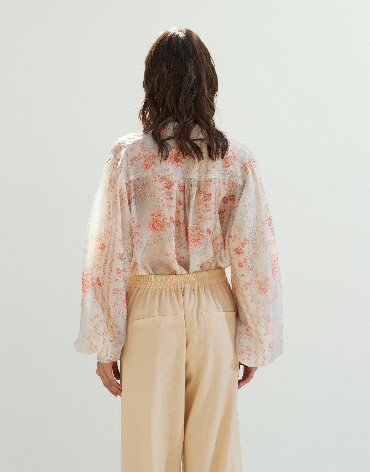 Shirt with puff sleeves