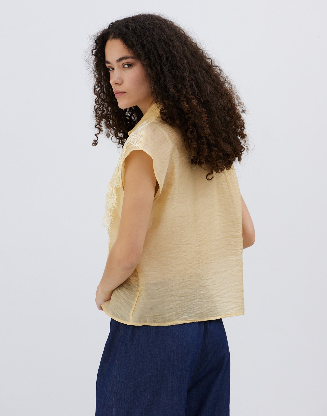Blouse with lace