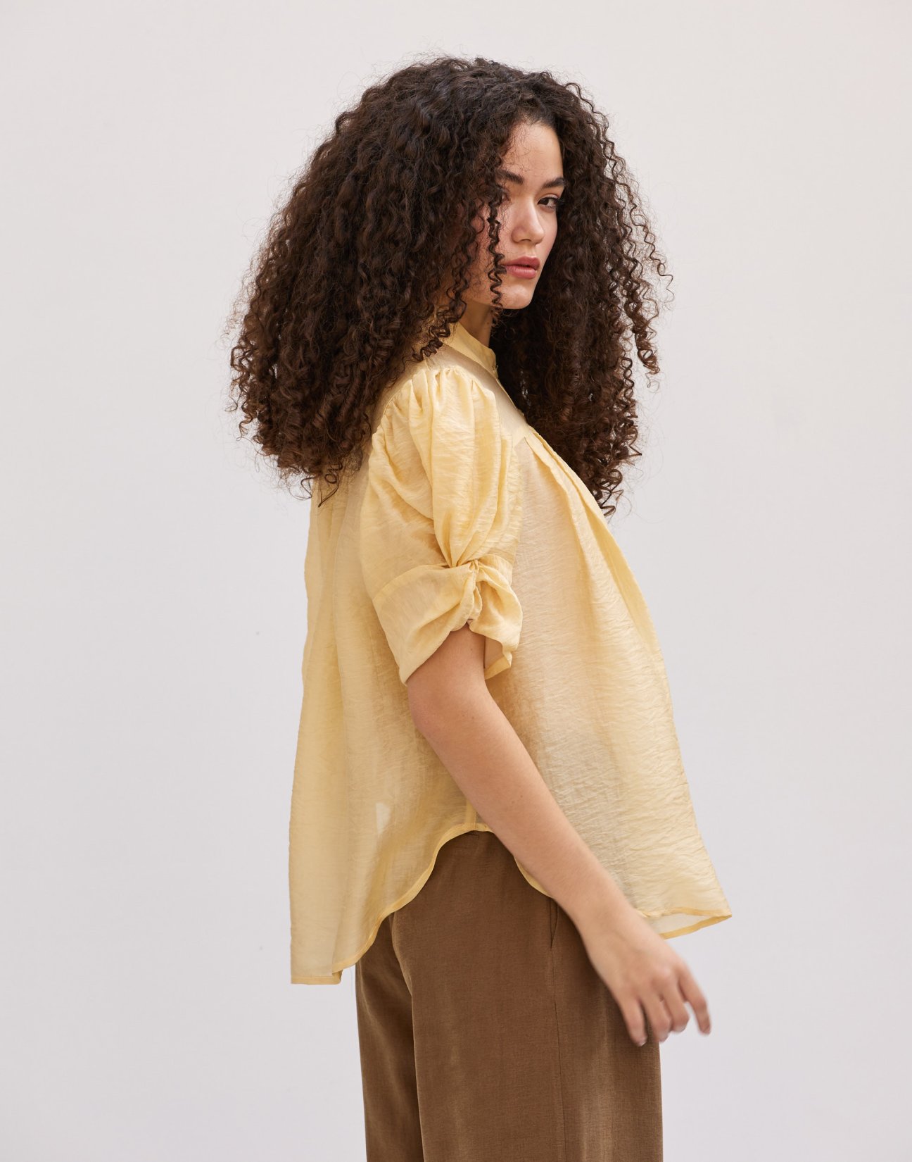 Shirt with knot