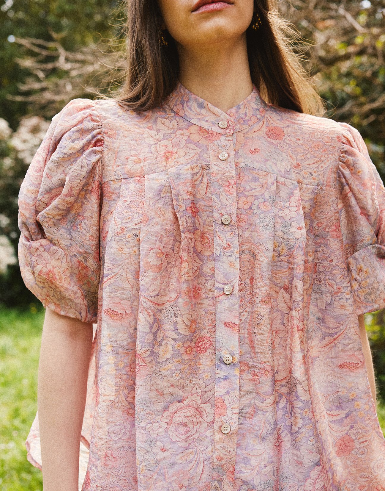 Printed shirt with knot