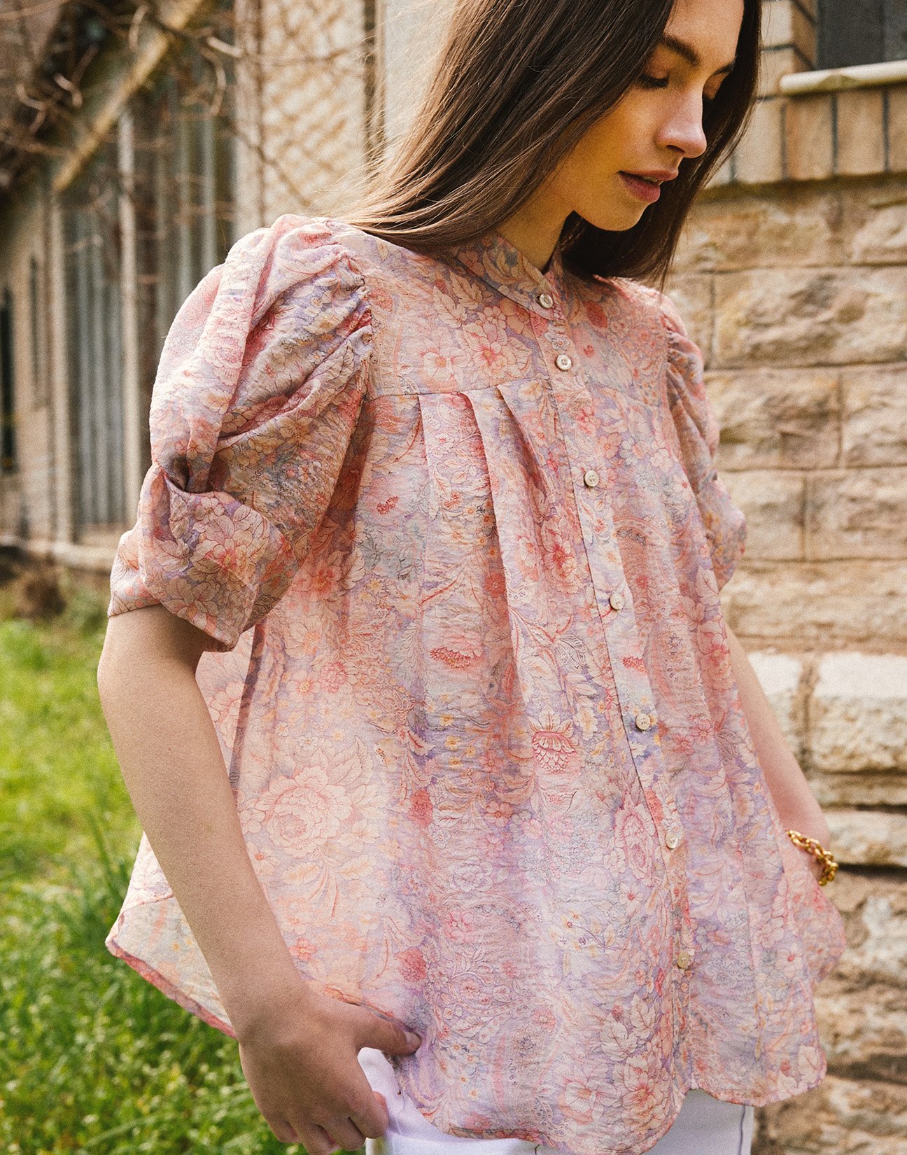Printed shirt with knot