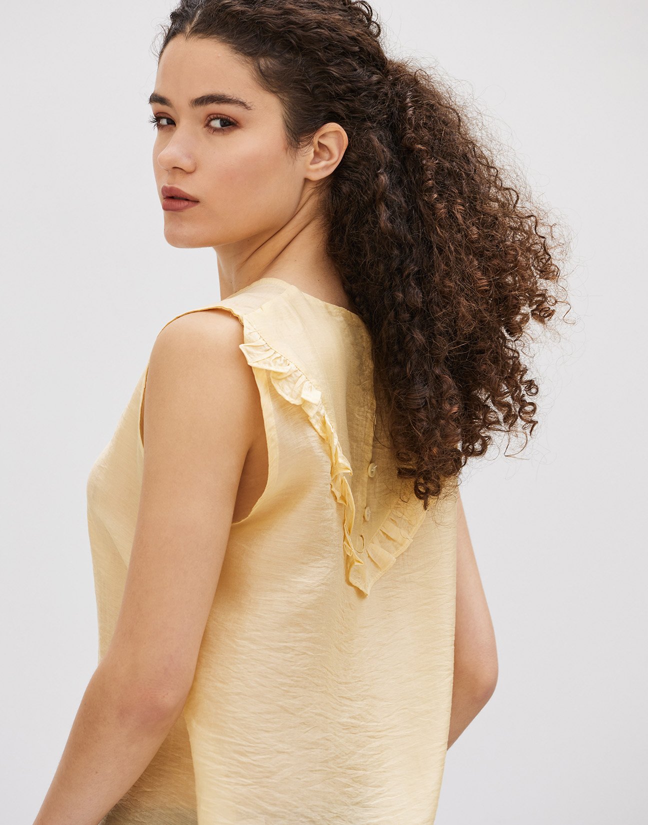 Sleeveless blouse with ruffles