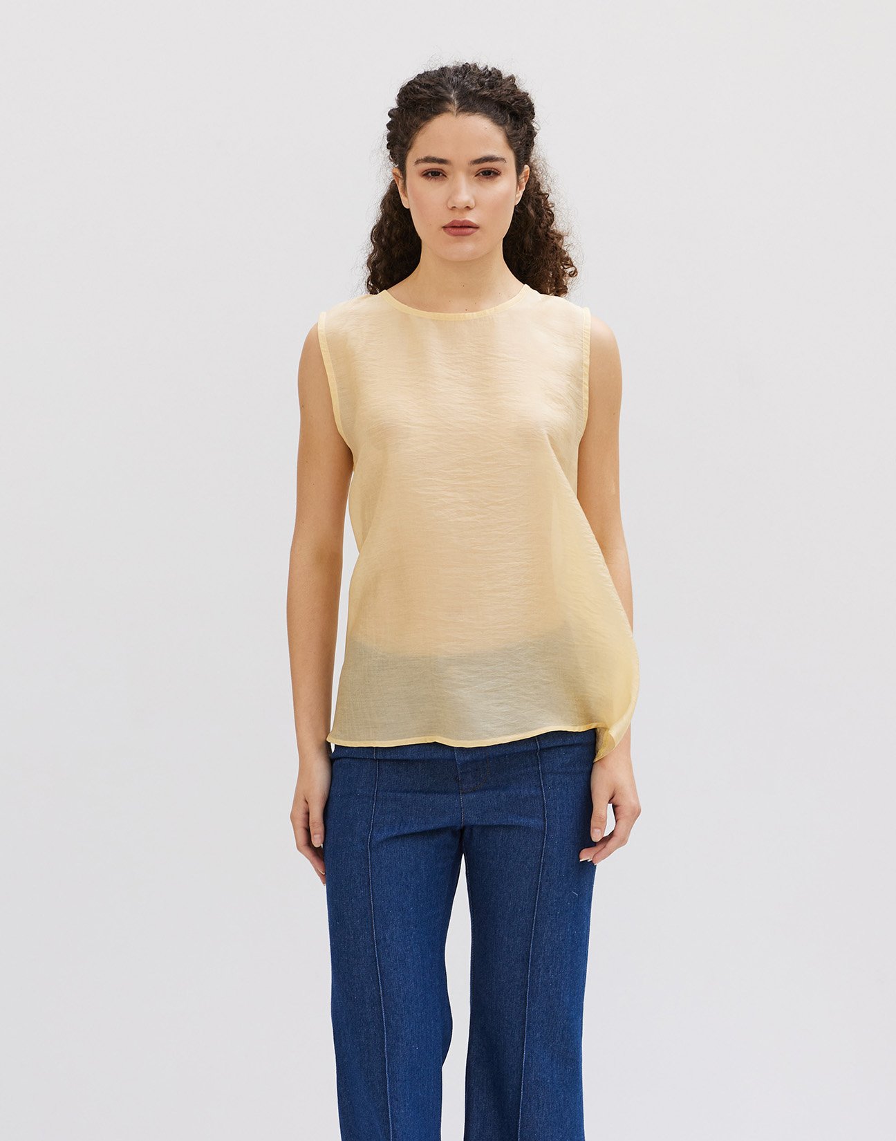 Sleeveless blouse with ruffles
