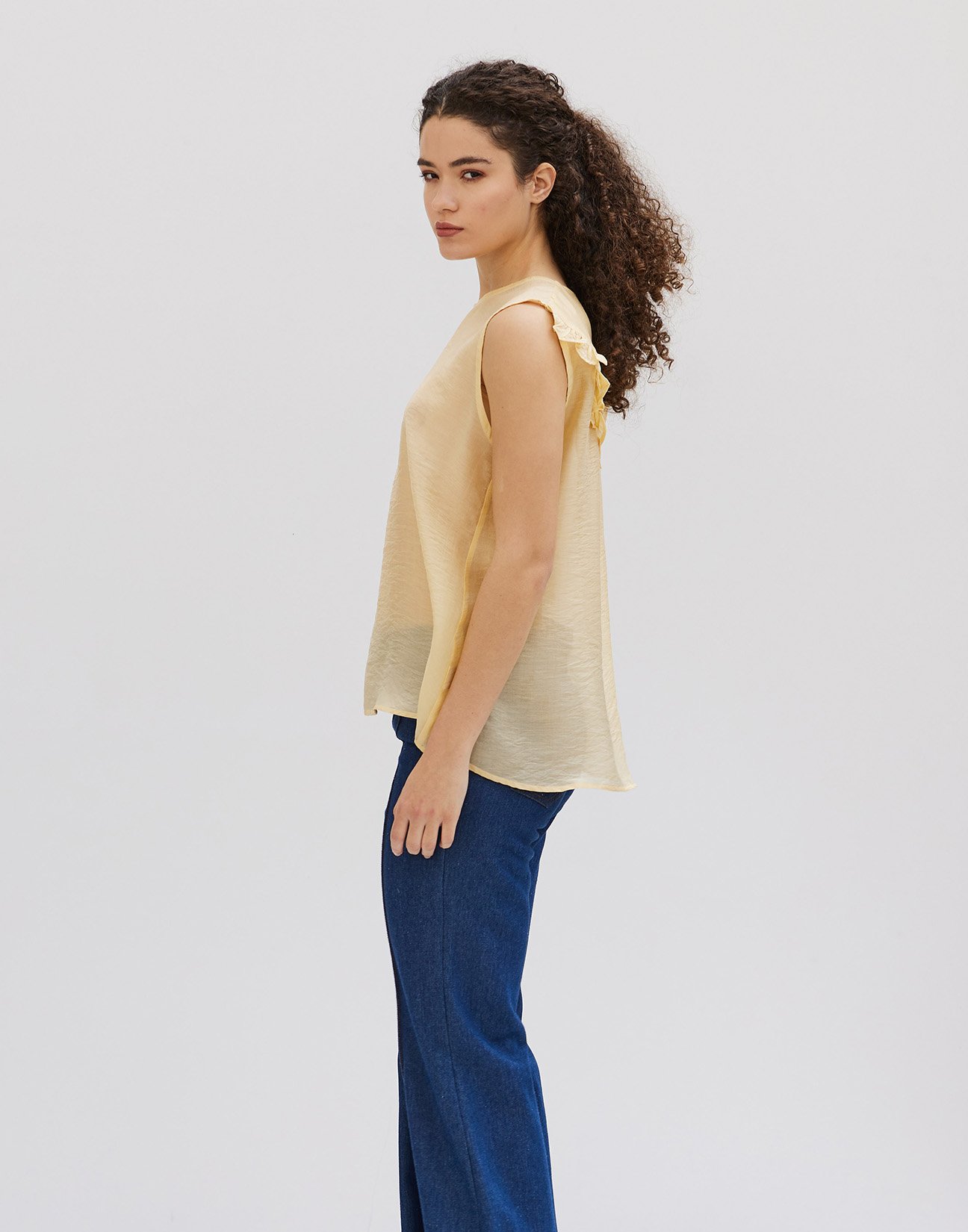 Sleeveless blouse with ruffles