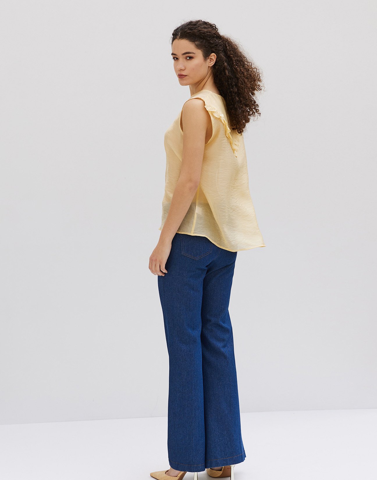 Sleeveless blouse with ruffles