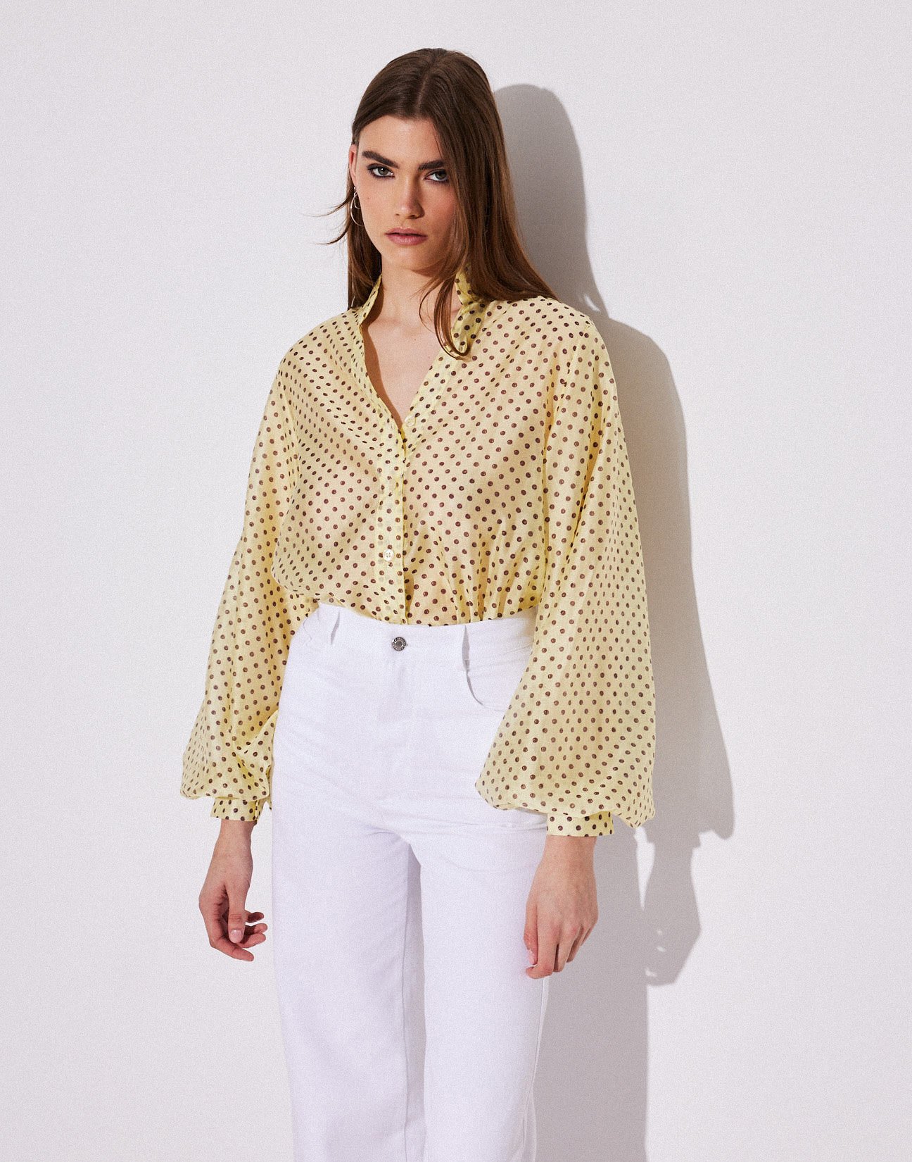 Shirt with puff sleeves