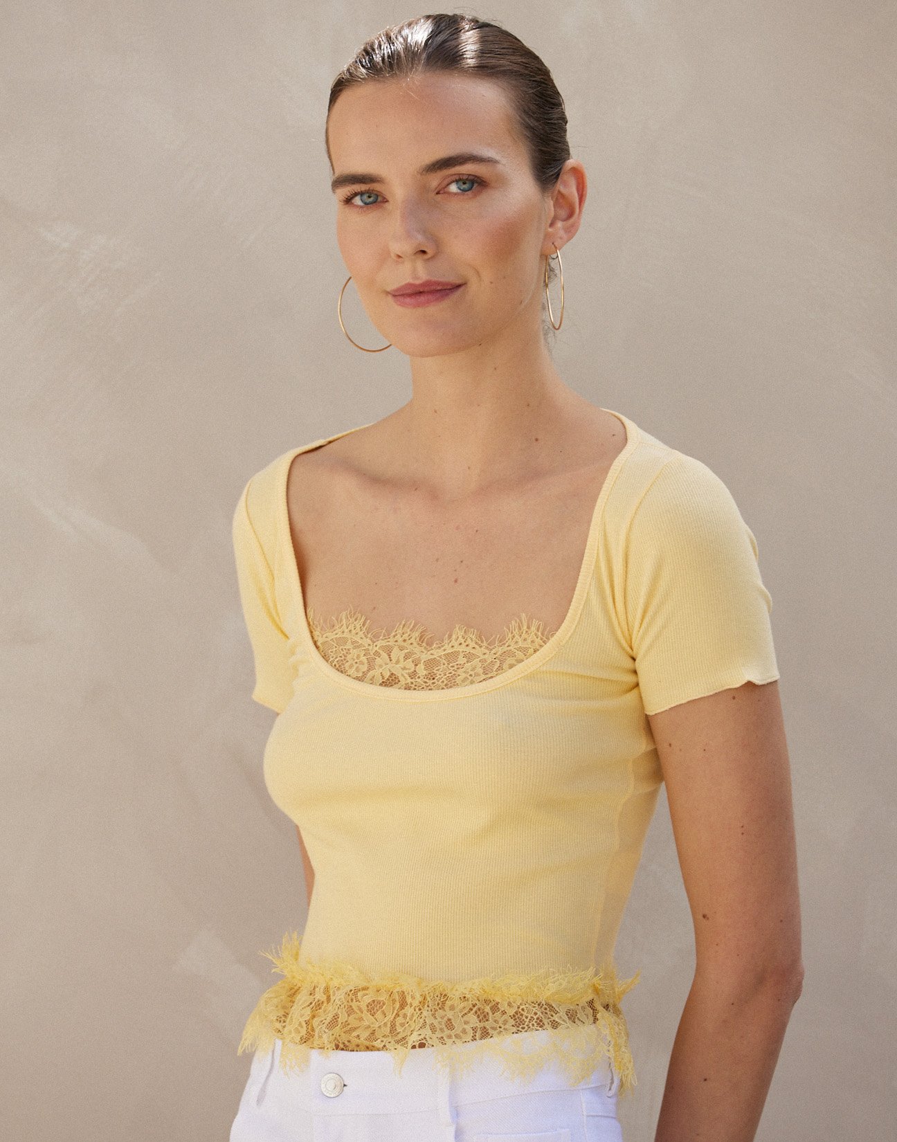 Ribbed top with lace
