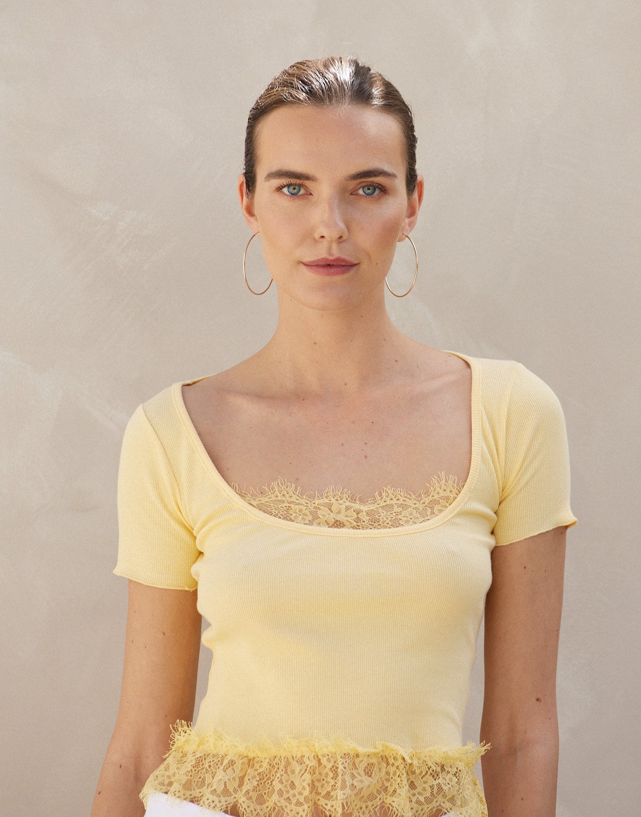 Ribbed top with lace