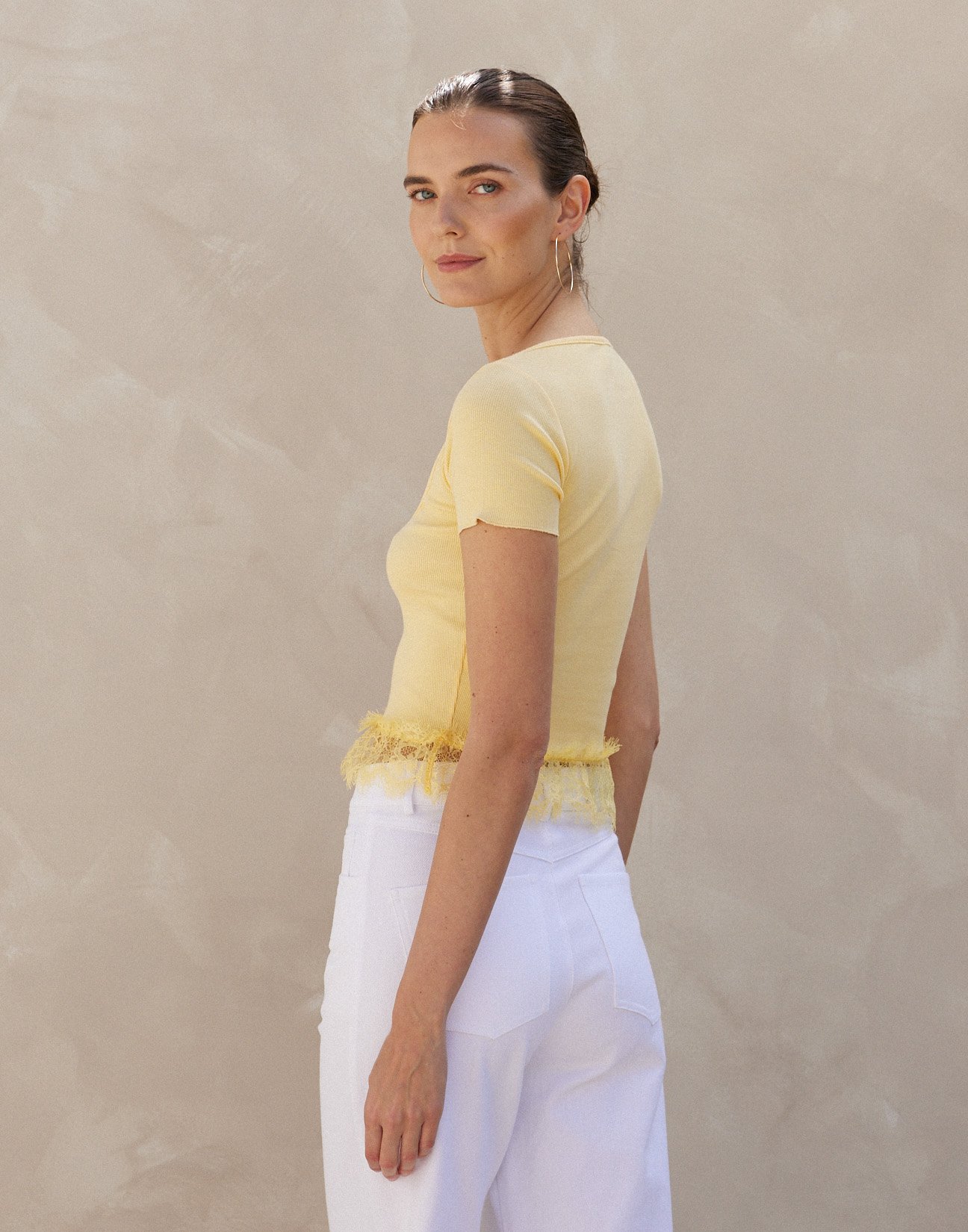 Ribbed top with lace
