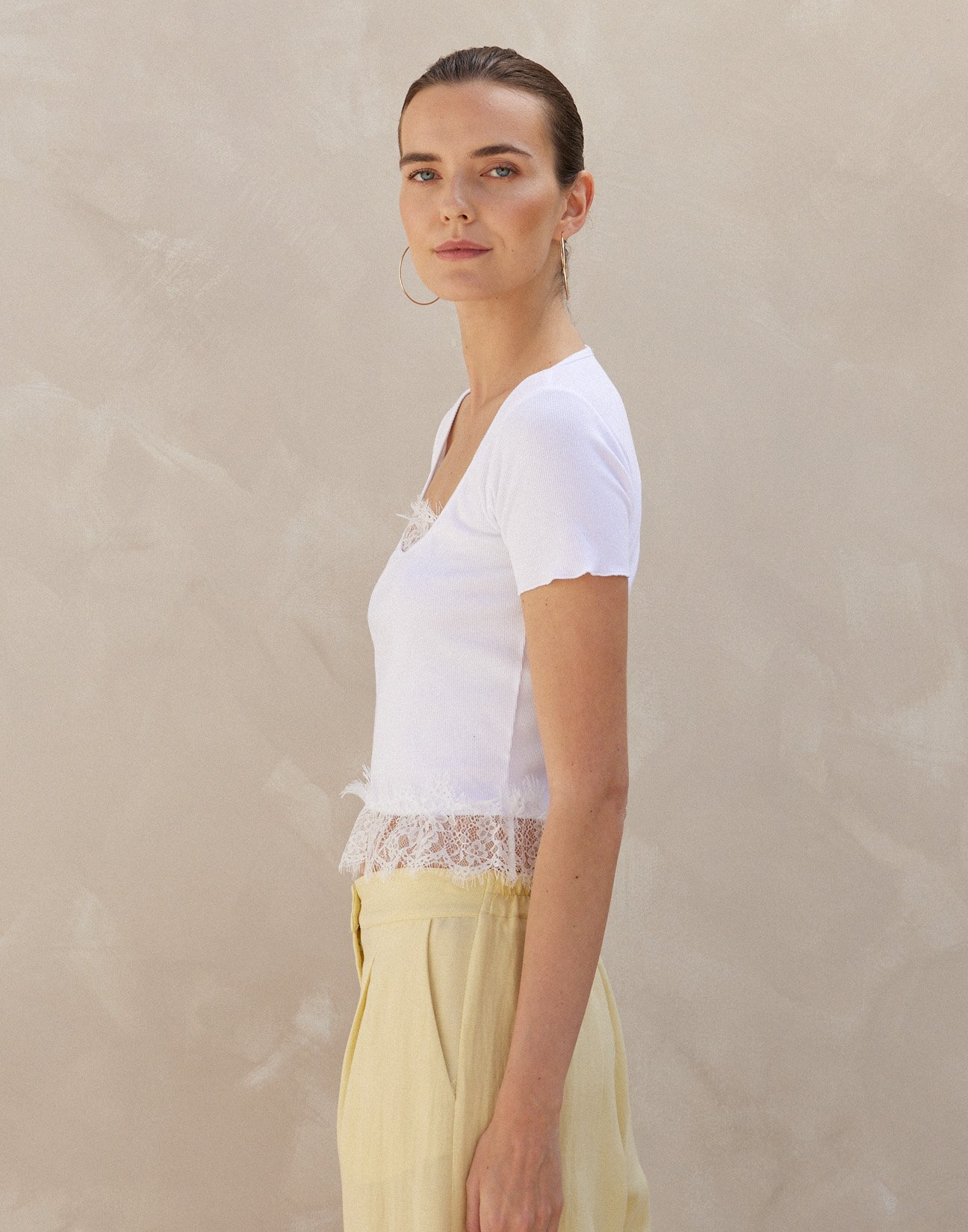 Ribbed top with lace