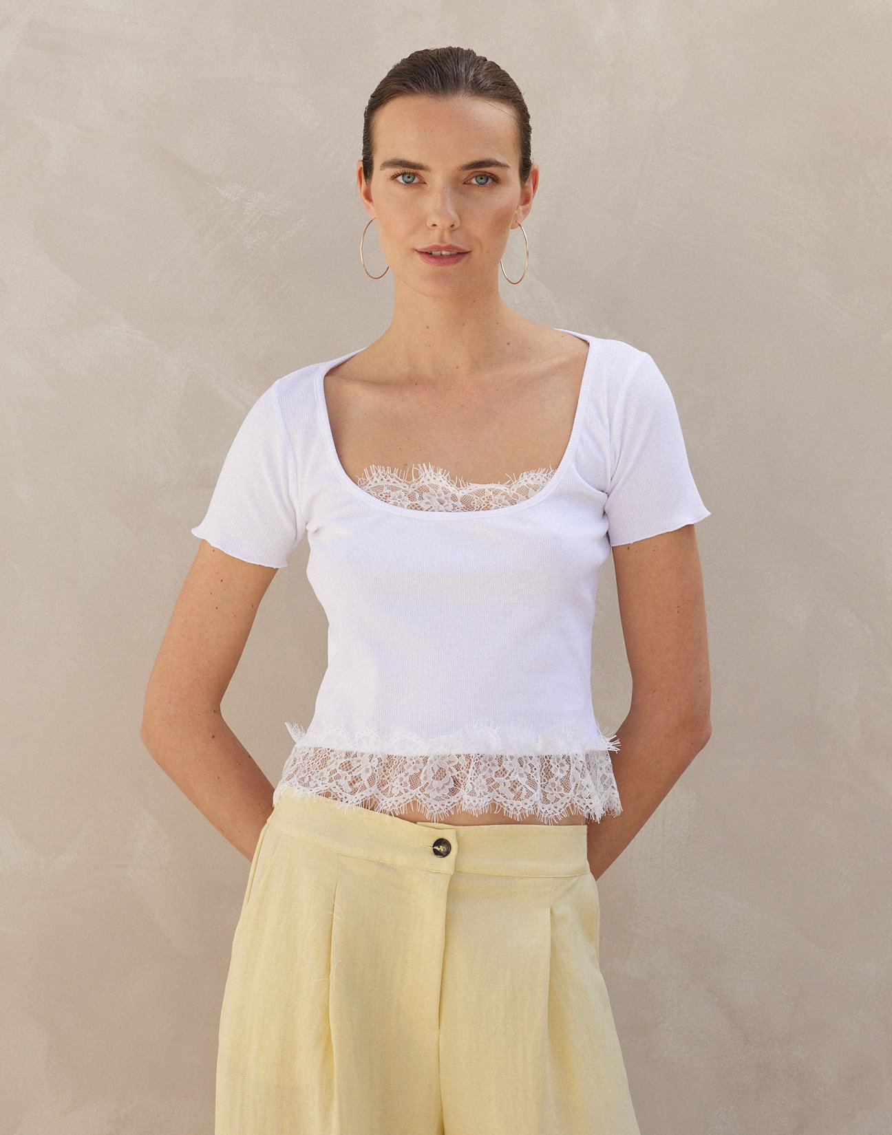 Ribbed top with lace