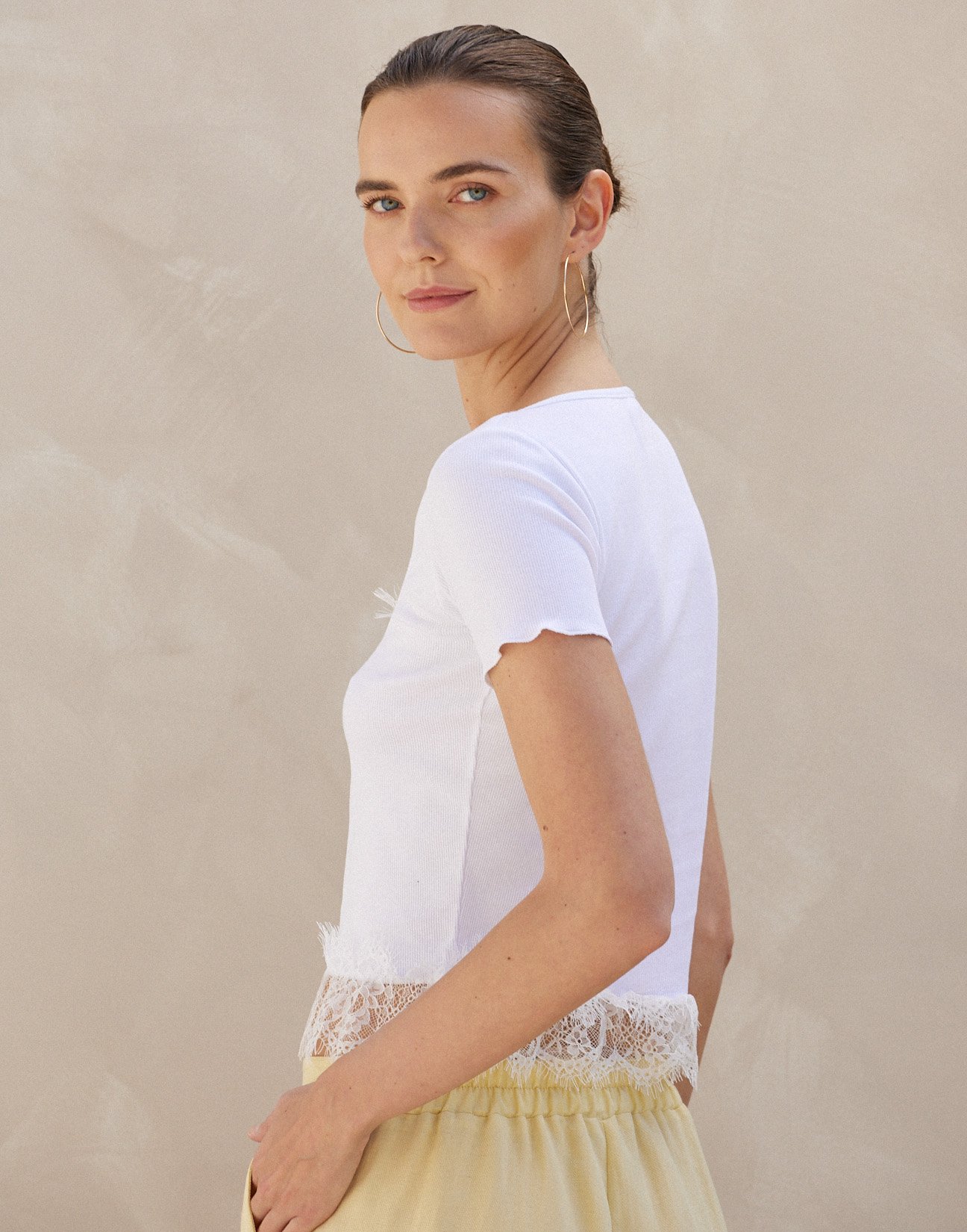 Ribbed top with lace