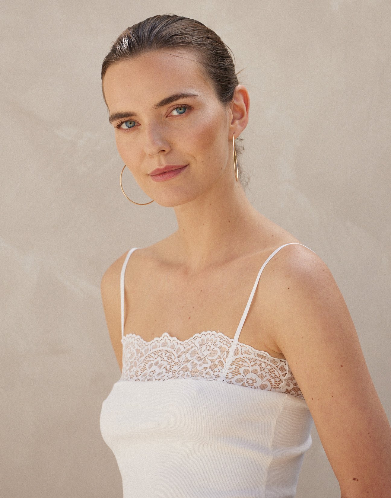 Ribbed top with lace