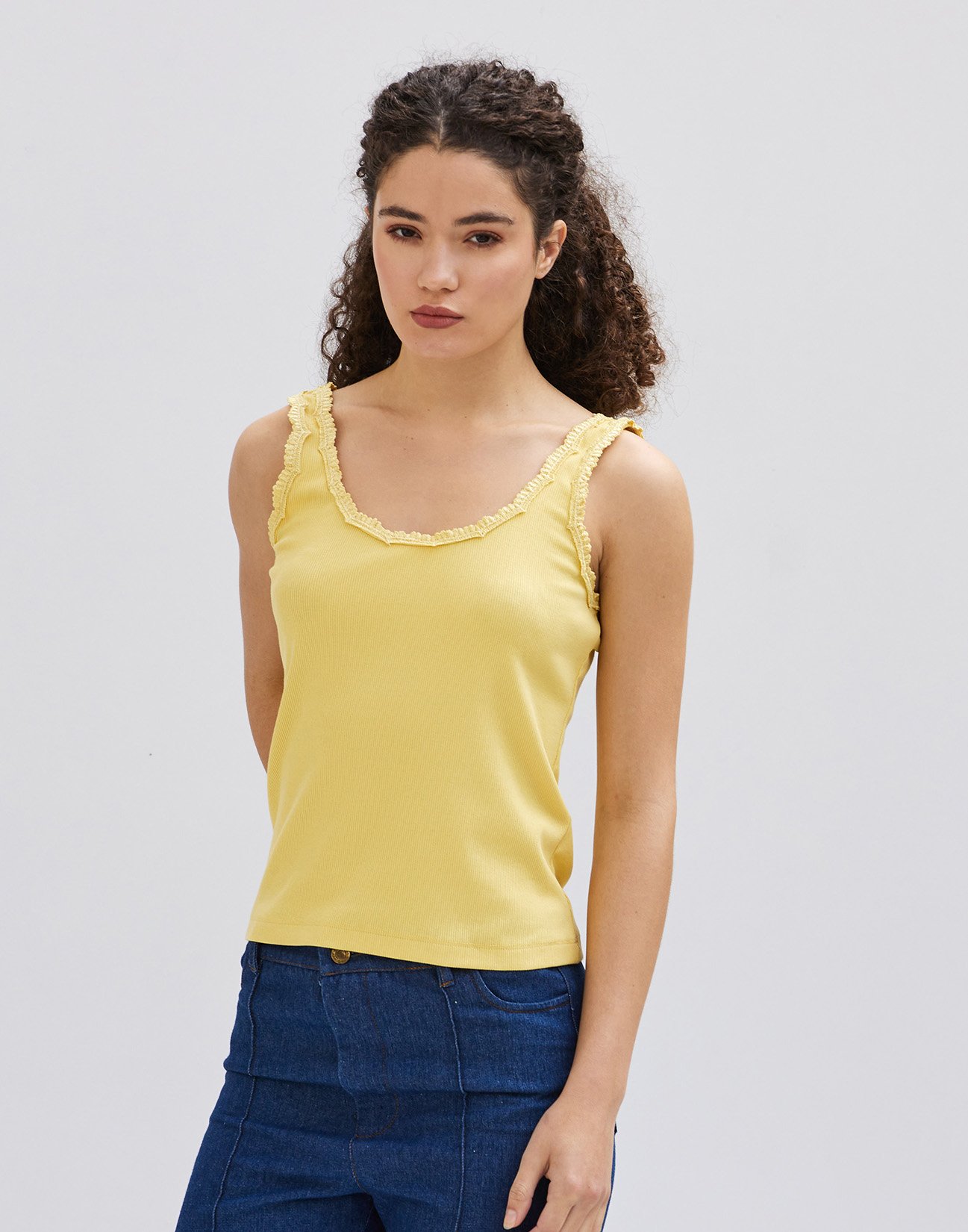 Ribbed top with lace