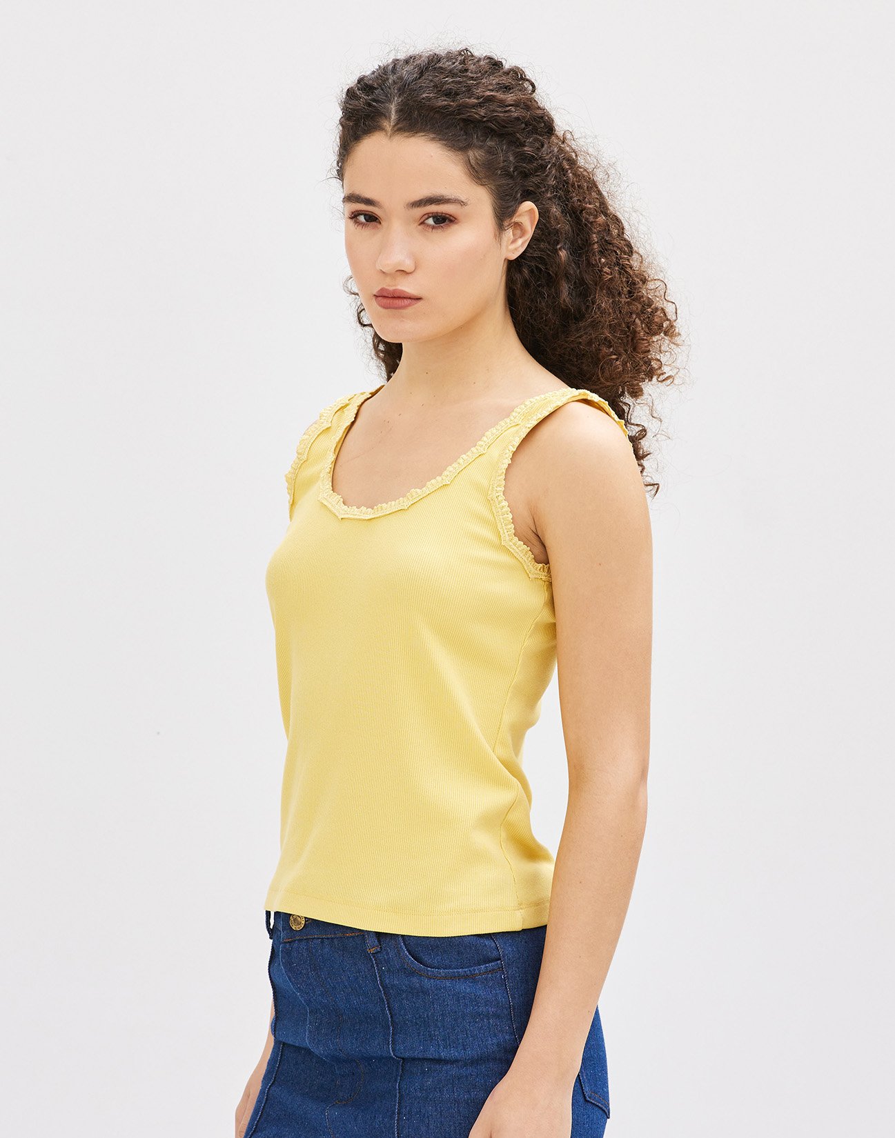 Ribbed top with lace