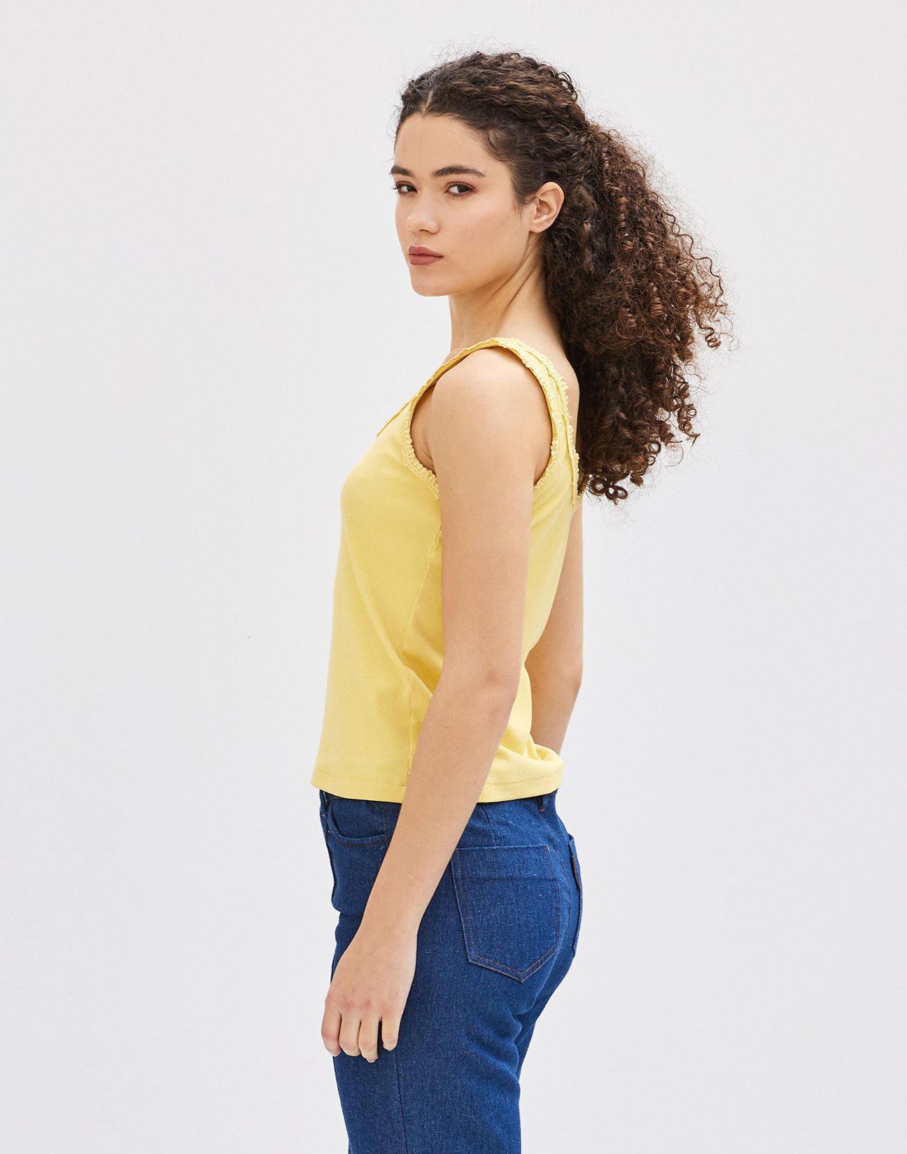 Ribbed top with lace