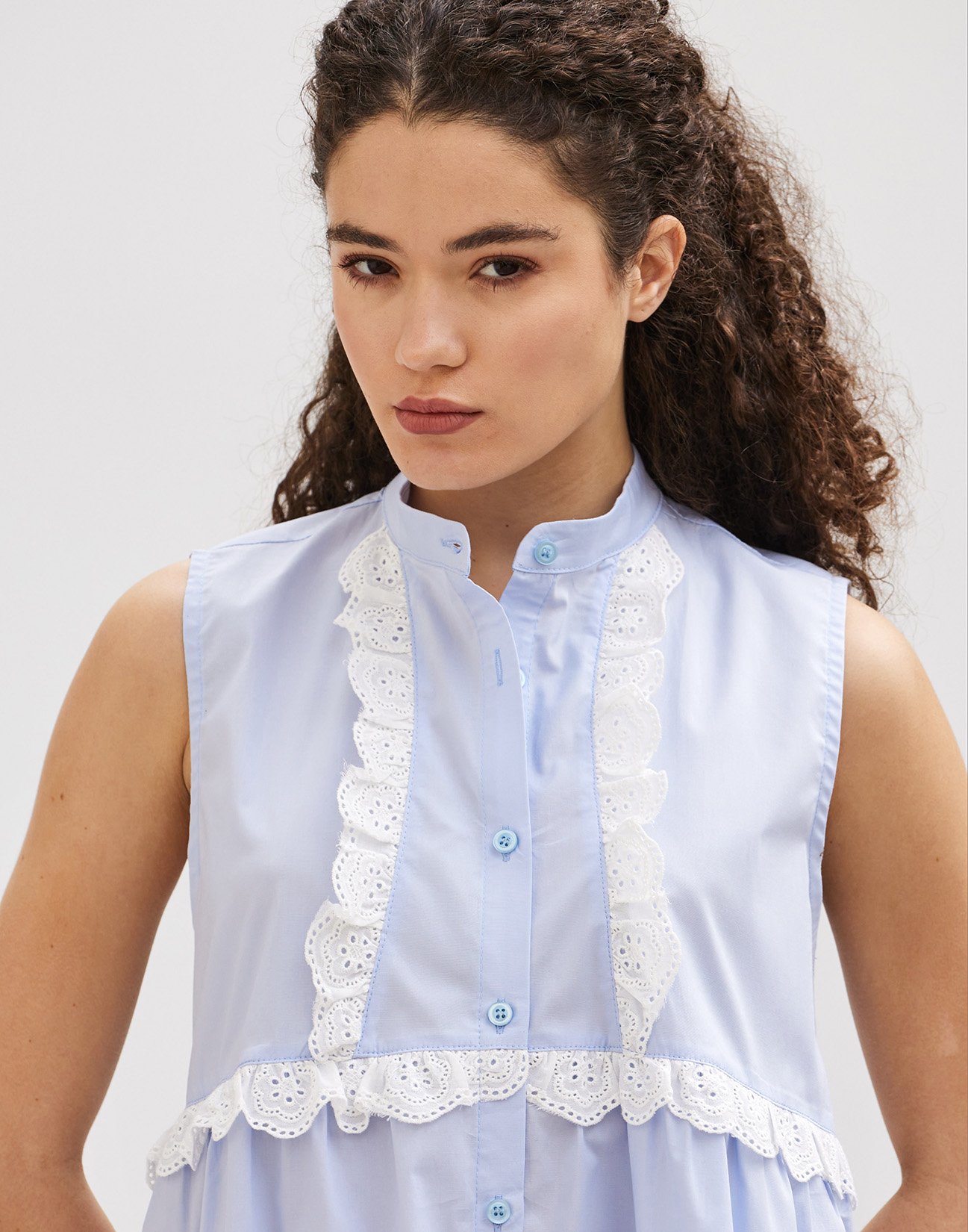 Poplin shirt with embroidery detail