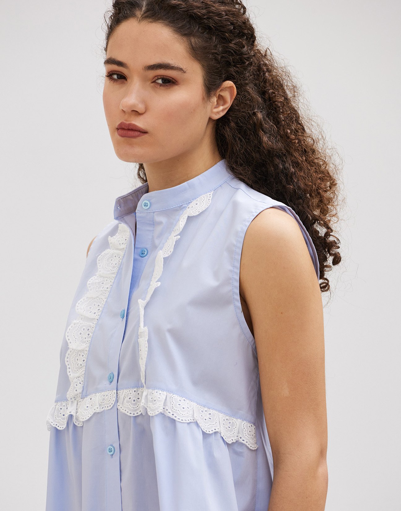 Poplin shirt with embroidery detail