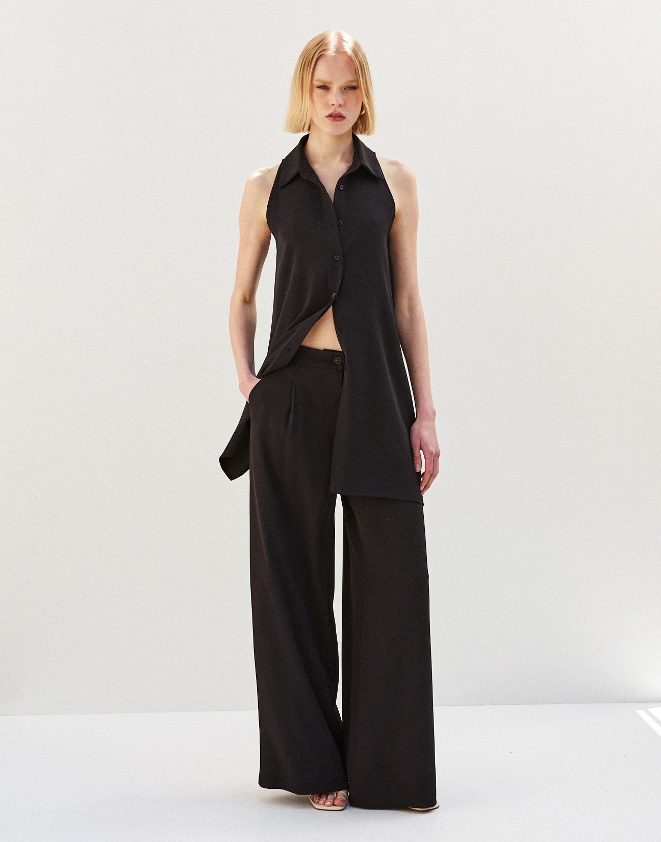 Sleeveles long shirt