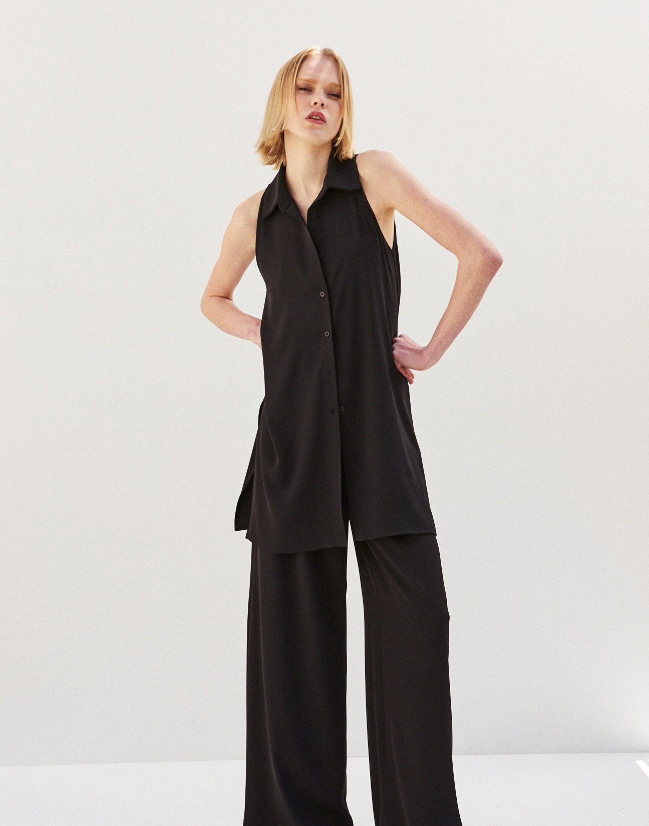 Sleeveles long shirt
