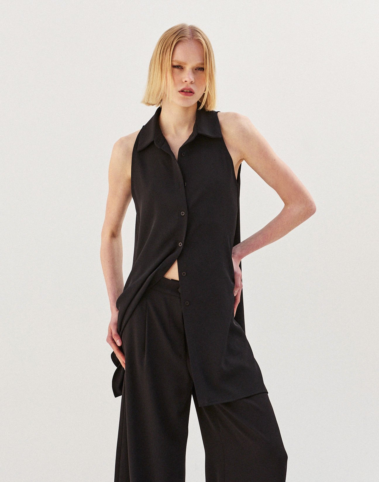 Sleeveles long shirt