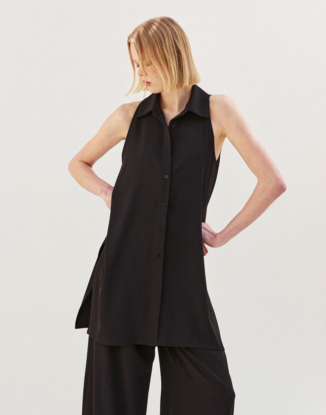 Sleeveles long shirt