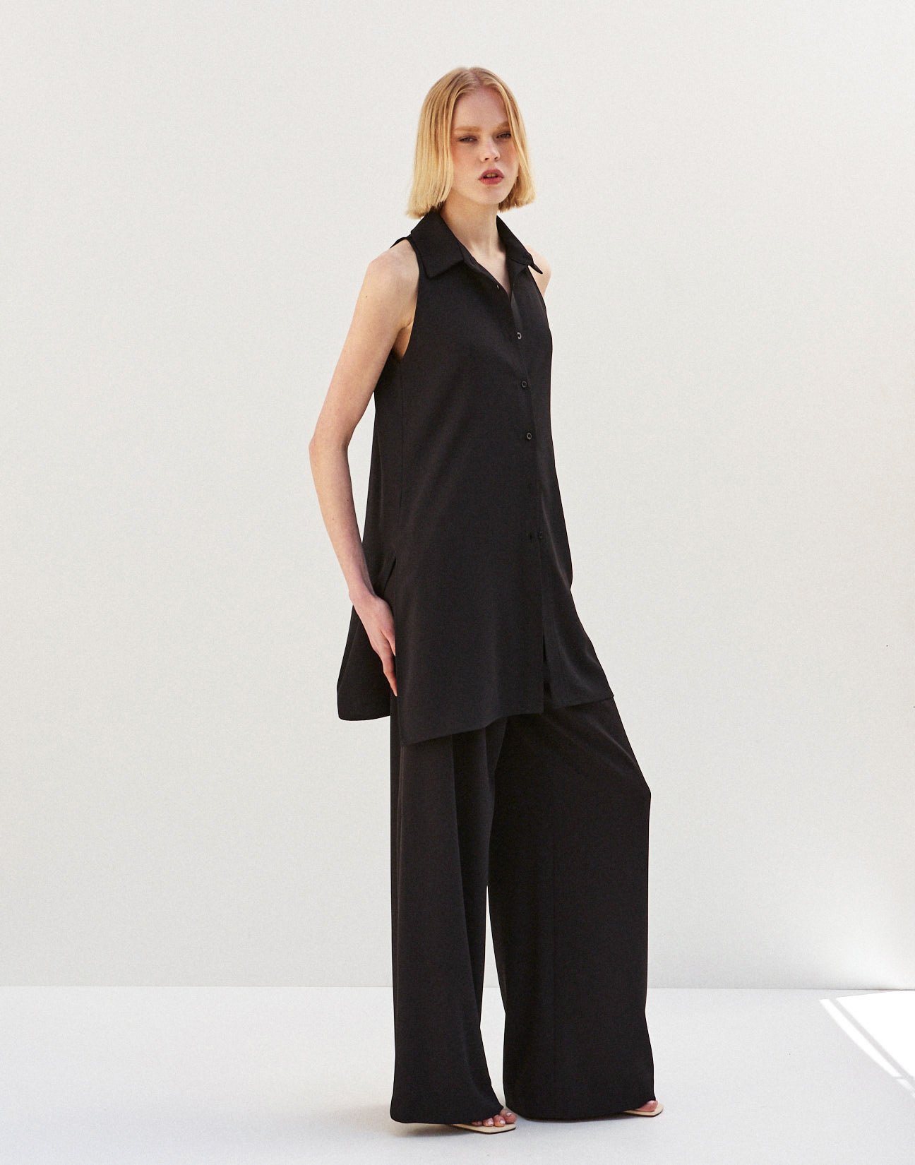 Sleeveles long shirt