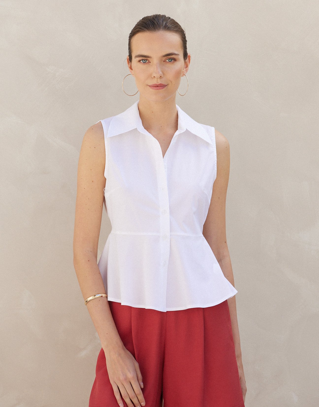 Sleevless poplin shirt