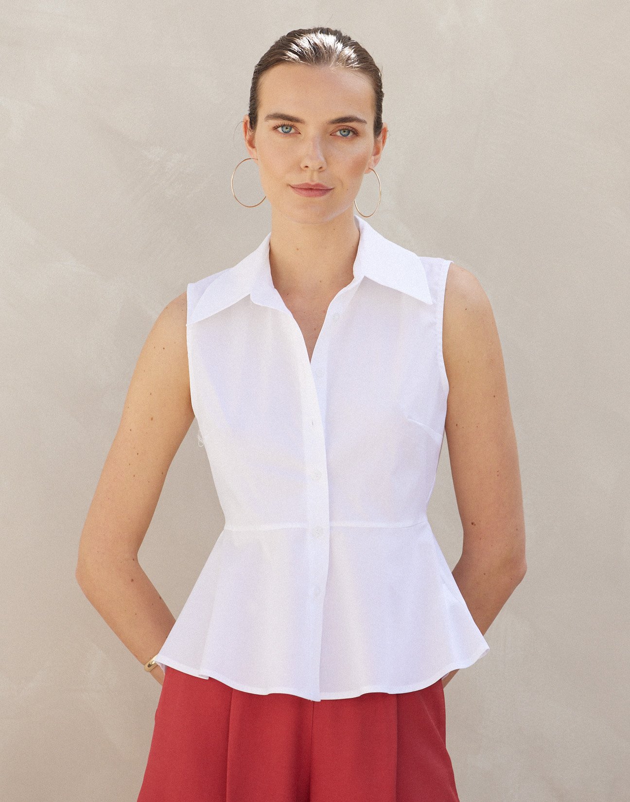 Sleevless poplin shirt