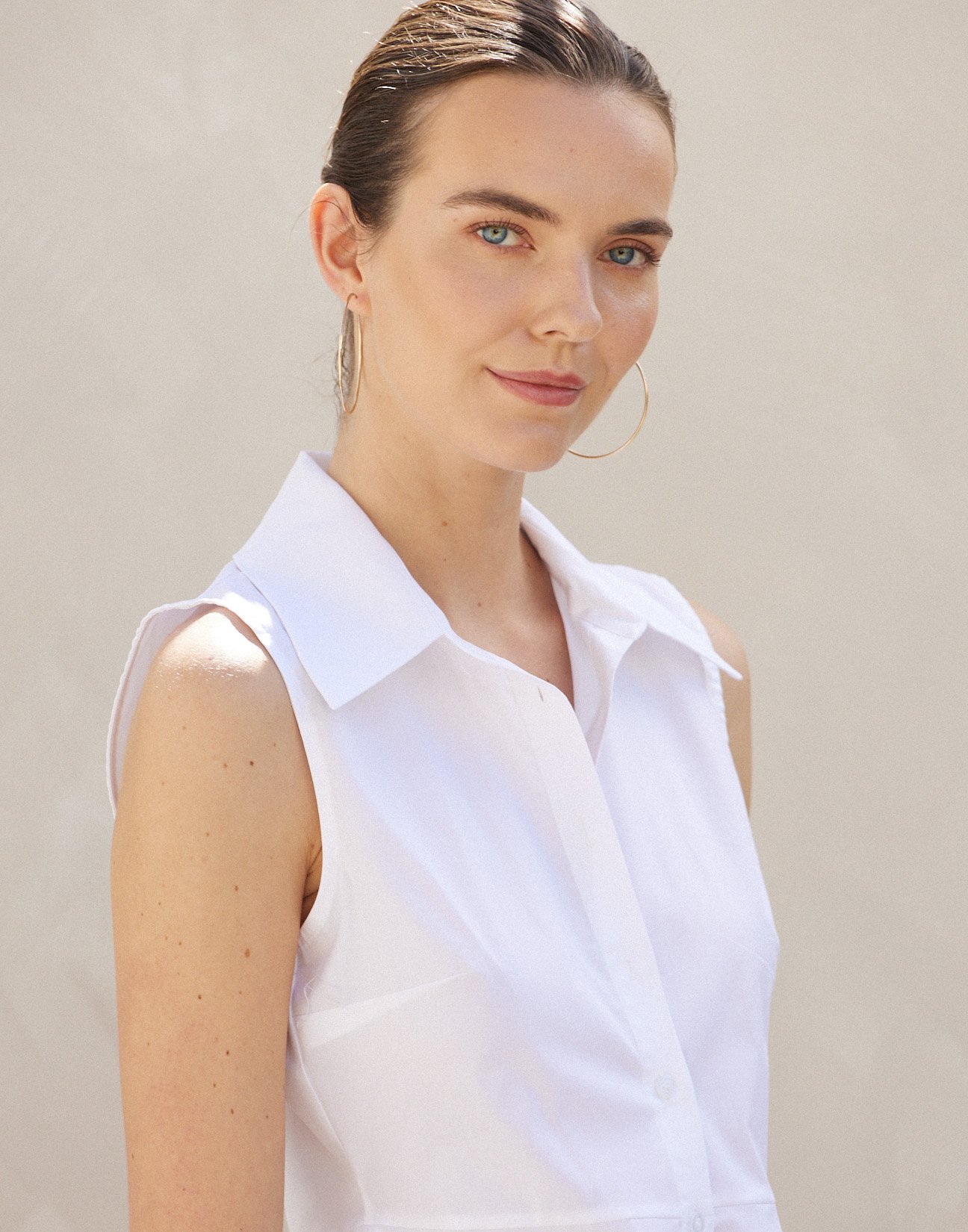 Sleevless poplin shirt