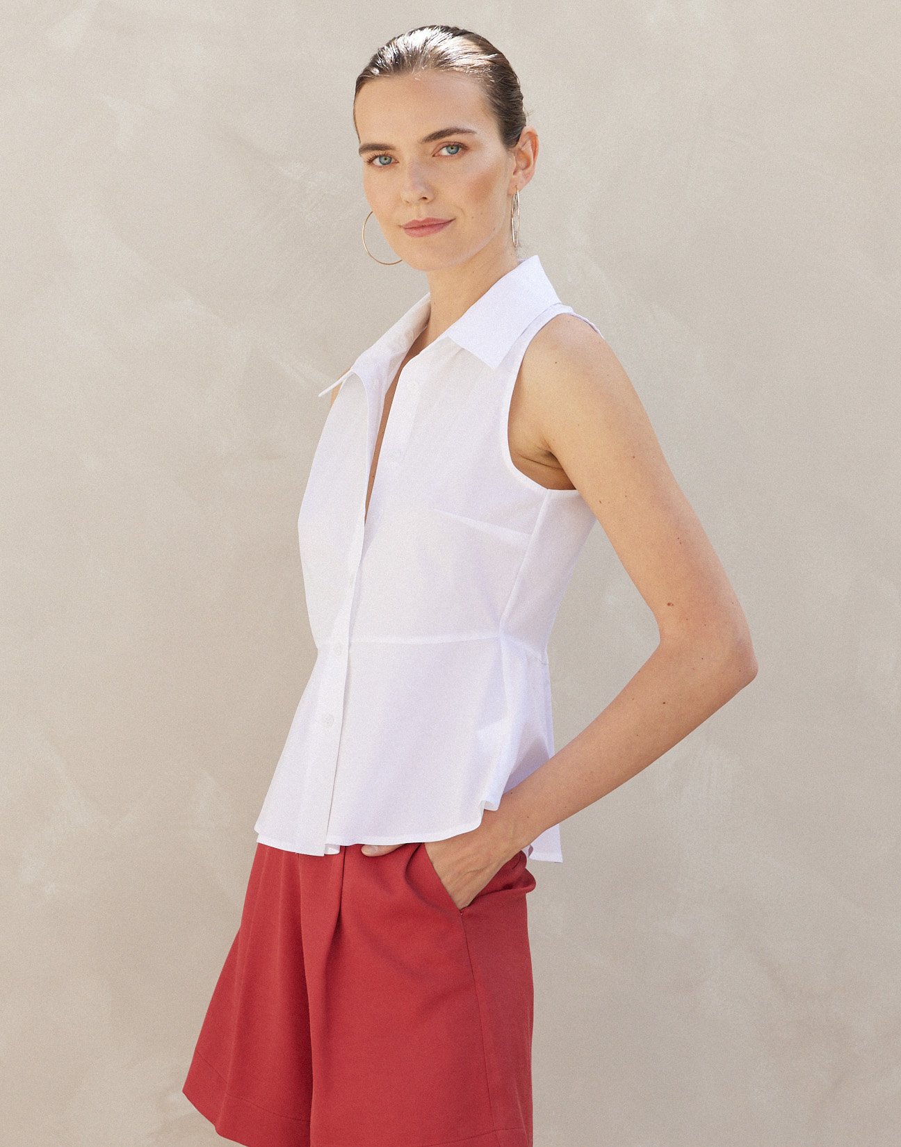 Sleevless poplin shirt
