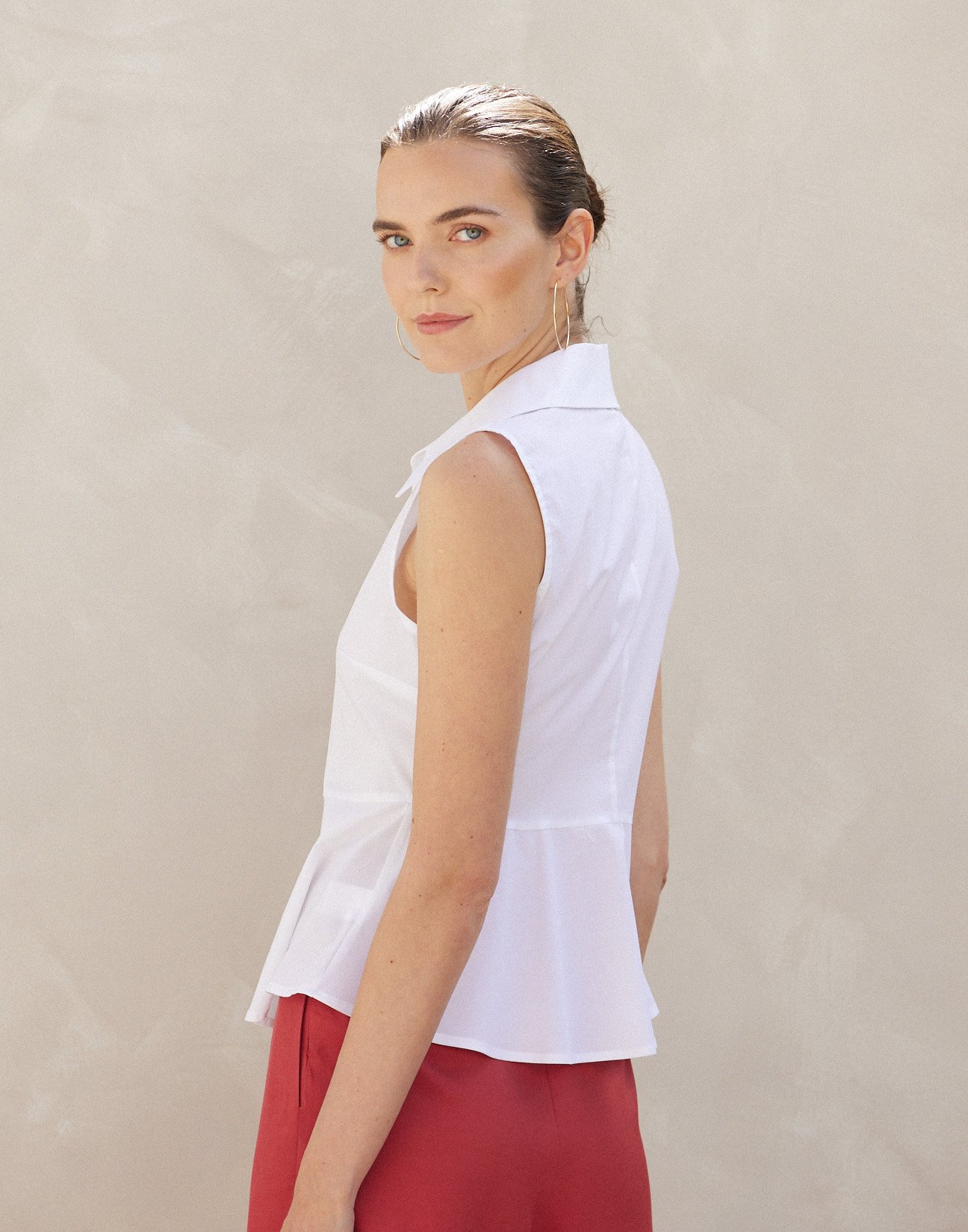 Sleevless poplin shirt