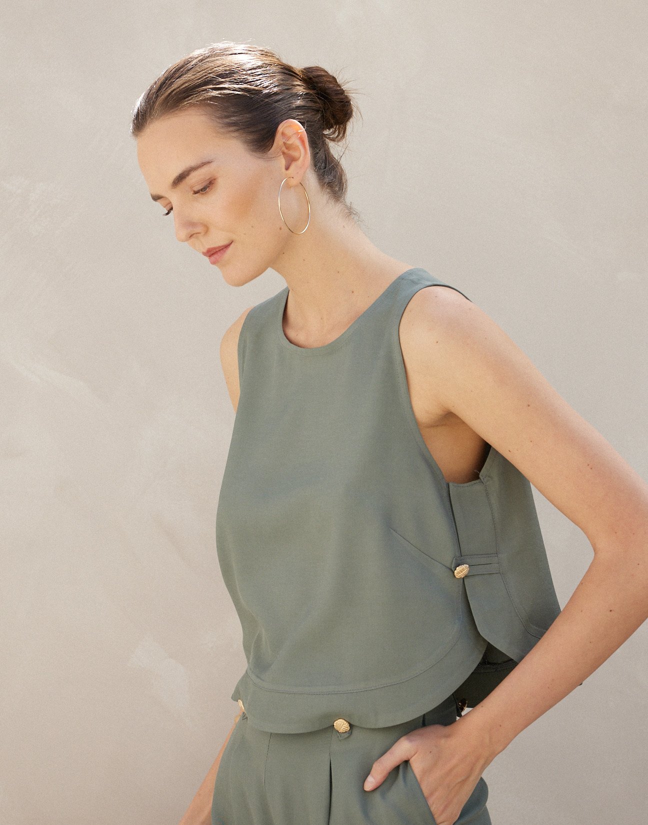 Sleeveless linen top
