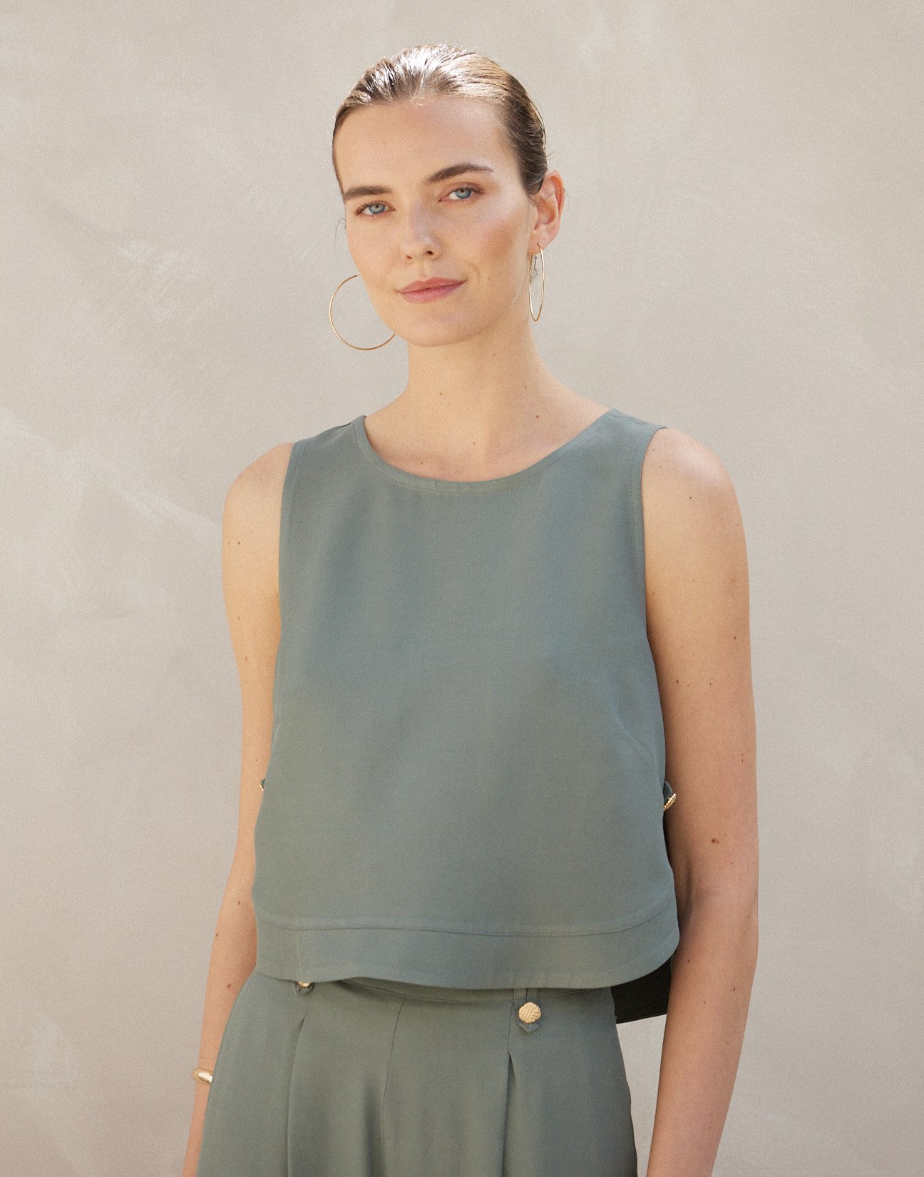 Sleeveless linen top
