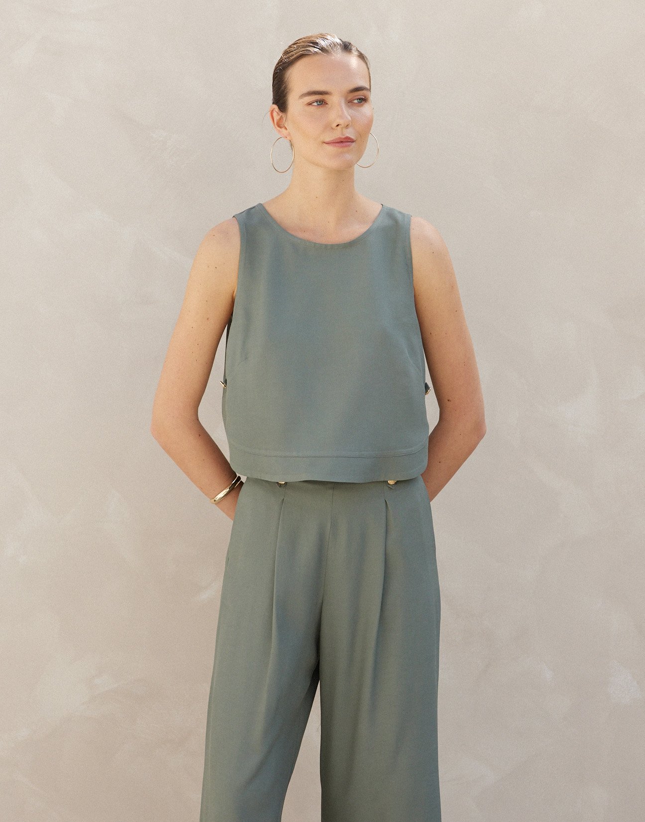 Sleeveless linen top