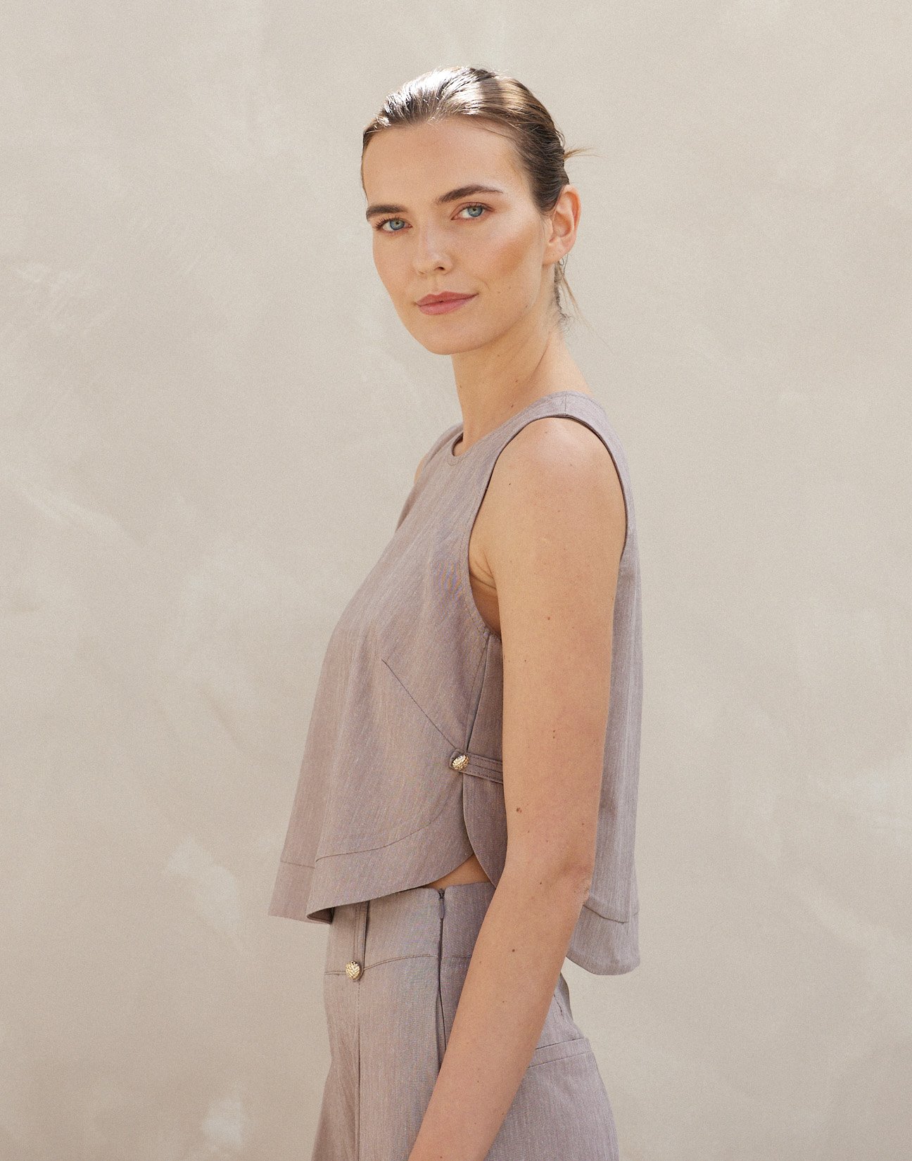 Sleeveless linen top