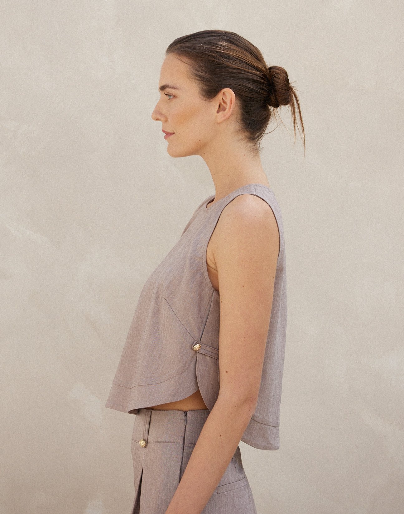 Sleeveless linen top