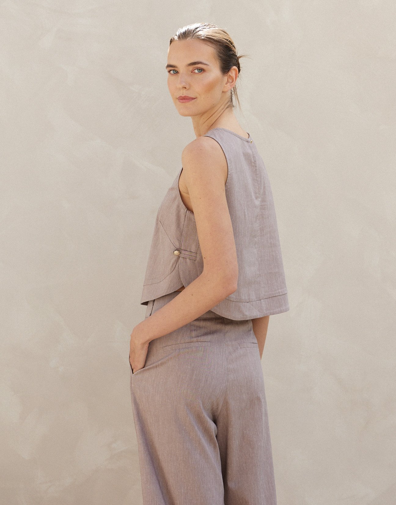 Sleeveless linen top