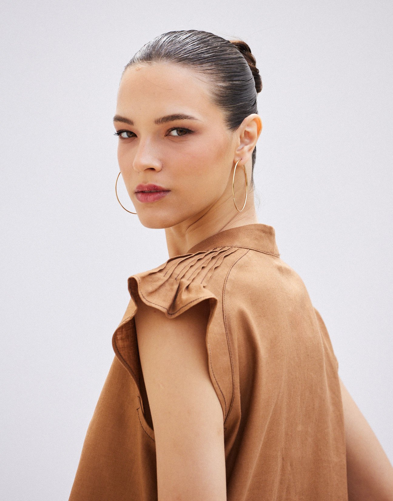 Linen blouse with pleats